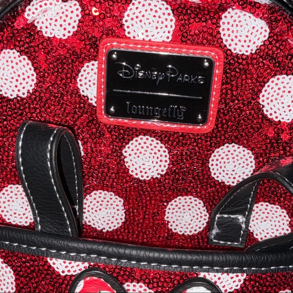 BNWT Loungefly Red and White Sequin Minnie Mouse Mini Backpack RARE! - Picture 2 of 6